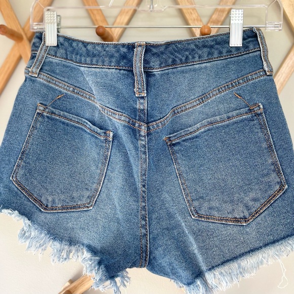 ☀️Women’s High Waist Denim Mossimo Shorts Sz 4 - Picture 5 of 5